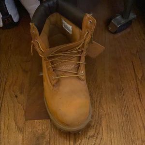 Timberlands size 6.5 fits woman 8